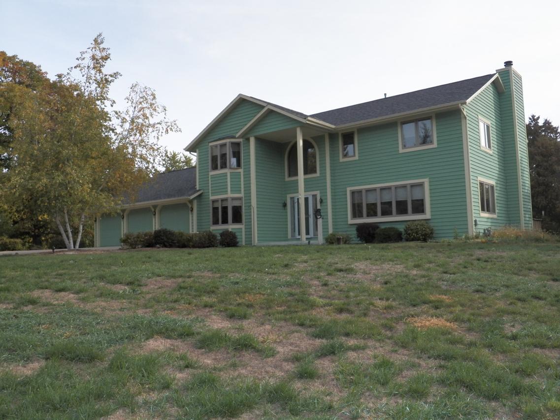 W277N1850 Lakeview Dr., Pewaukee, WI 53072