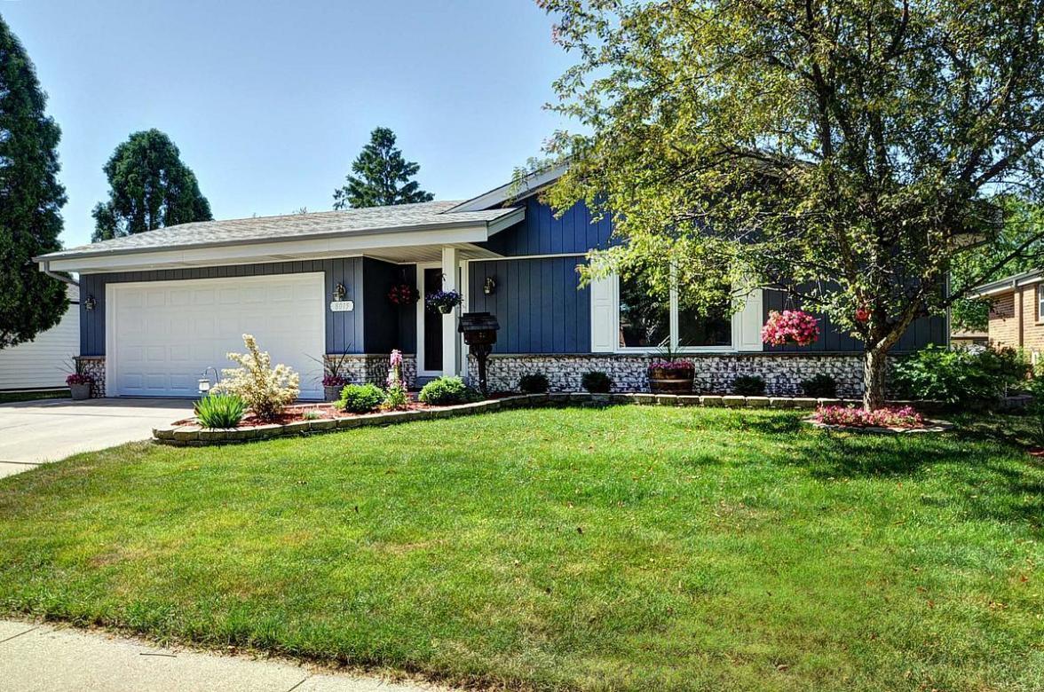 8015 W Van Beck Ave., Milwaukee, WI 53220