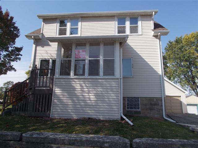 935 S 98th St, West Allis, WI 53214