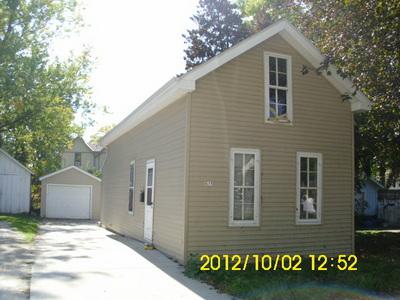 615 E Grove St, Oconomowoc, WI 53066