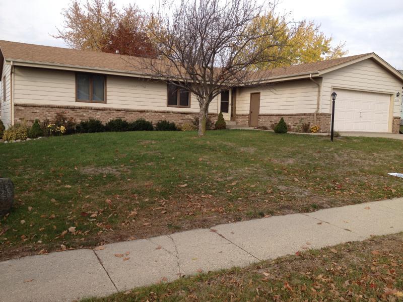 3123 Rolling Ridge Dr., Waukesha, WI 53188