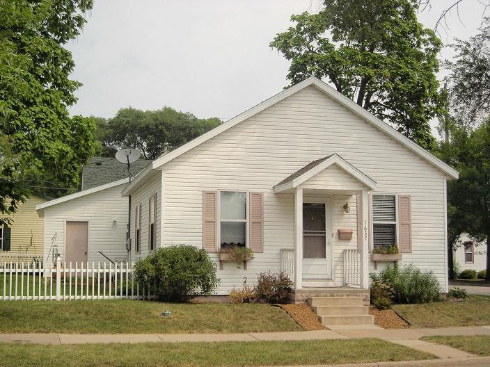 1637 Market St, La Crosse, WI 54601