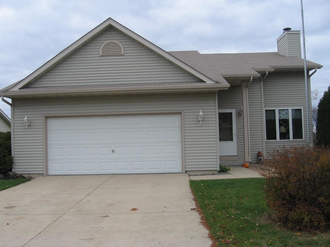 518 Foxtail Dr, Hartford, WI 53027