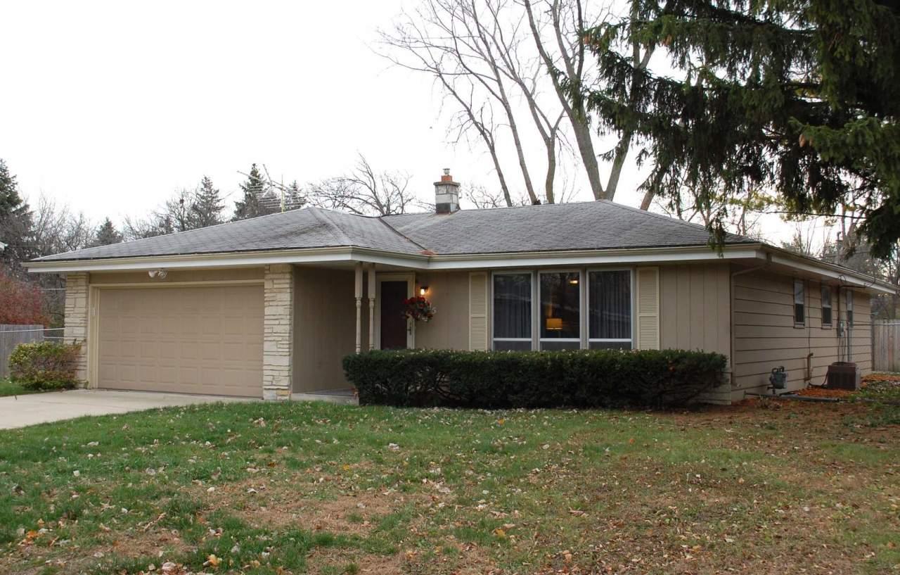 4745 Saint Regis Dr, Mount Pleasant, WI 53403