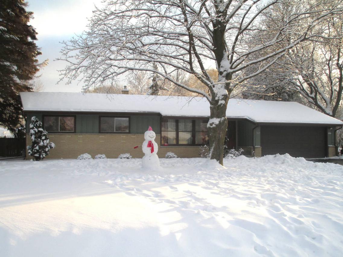 5429 W Glenbrook Rd., Brown Deer, WI 53223