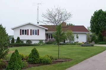 W1589 Hunters Ln, Sullivan, WI 53137