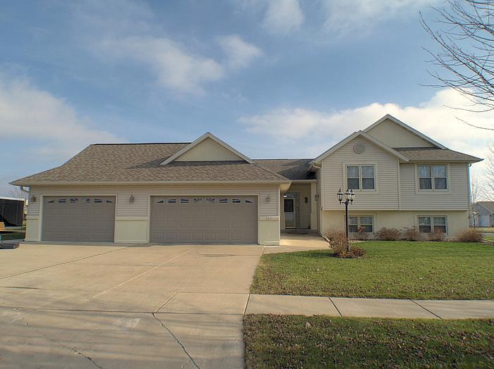 207 Martin Ln, West Salem, WI 54669