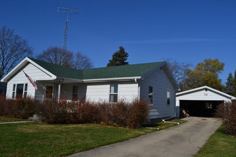 1137 Wheeler St, Lake Geneva, WI 53147