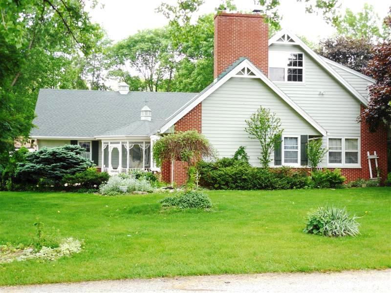 3400 Oak Tree Ln, Elmwood Park, WI 53405