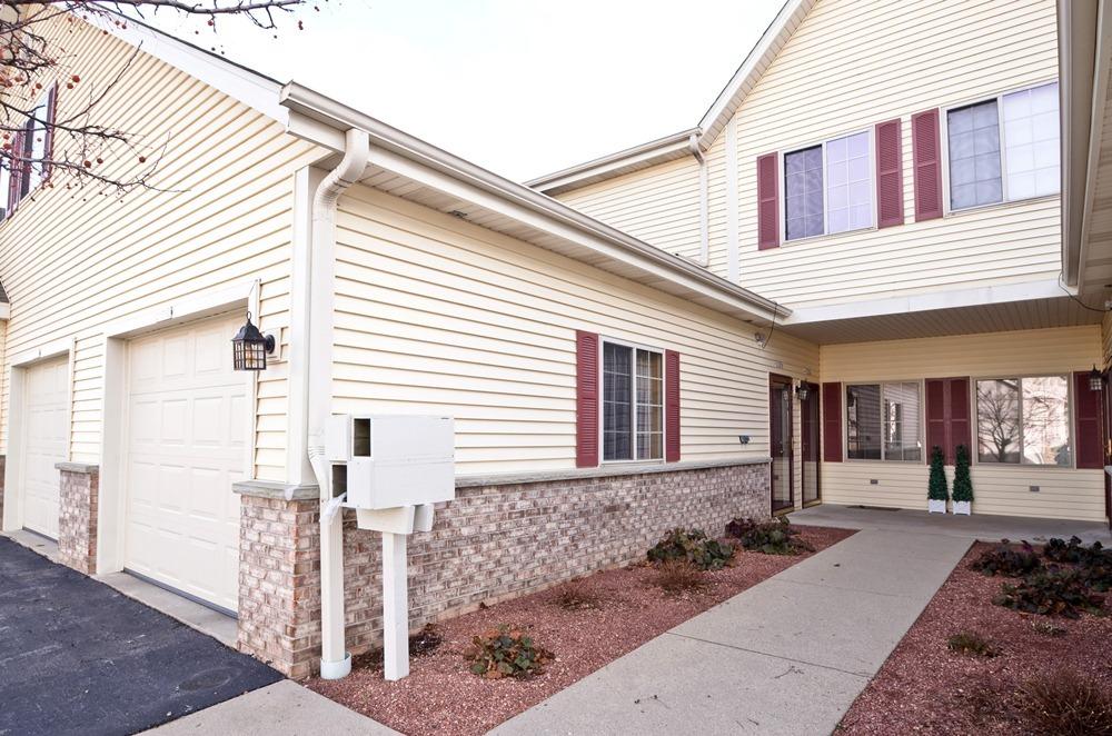 2135 Pine Ridge Ct. #D, Grafton, WI 53024