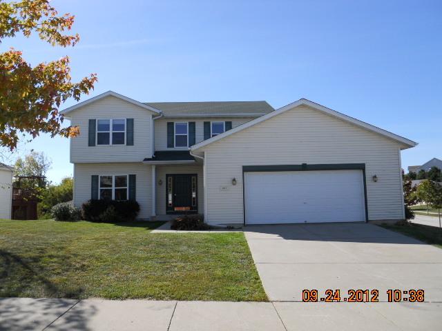 887 Algoma Dr, Port Washington, WI 53074