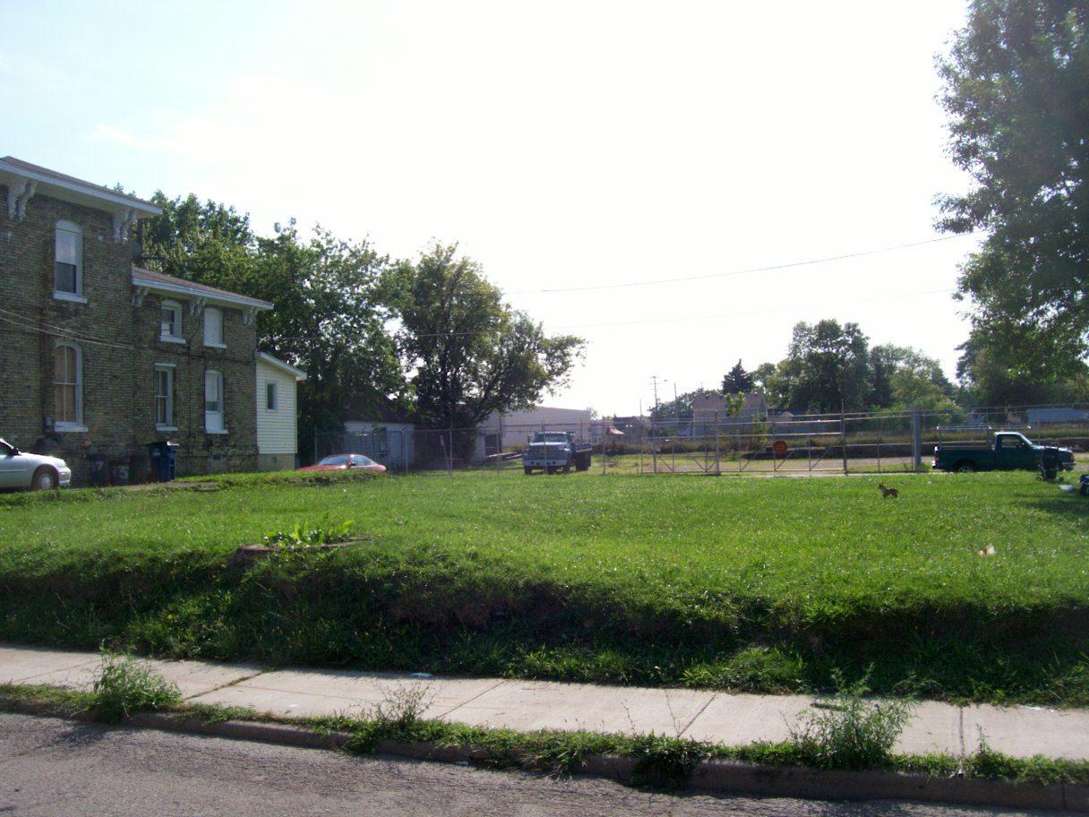 940 Peck Ave, Racine, WI 53402