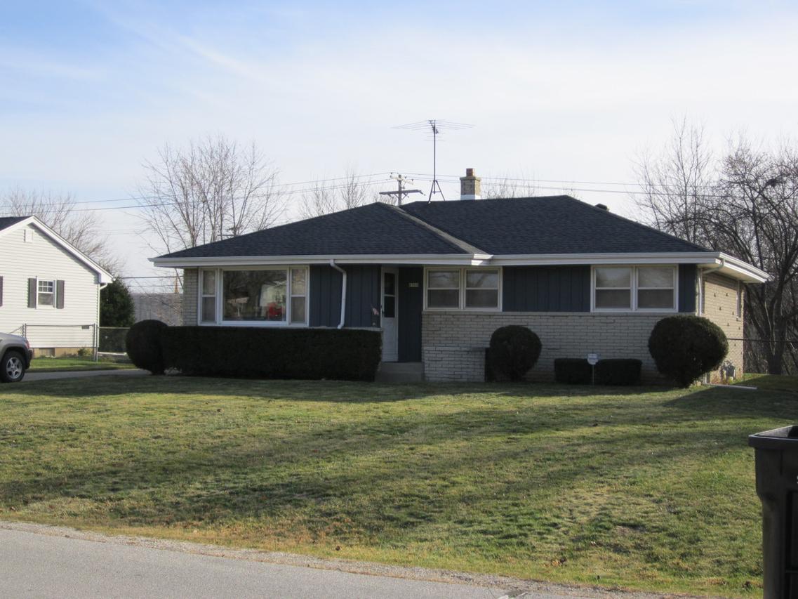 6309 W Goodrich Ln, Milwaukee, WI 53223