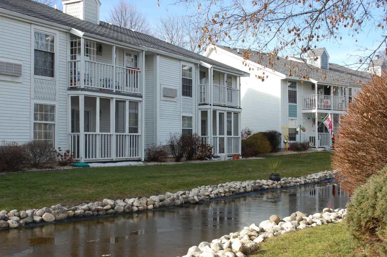 300 Foxwood Dr #133, Waterford, WI 53185