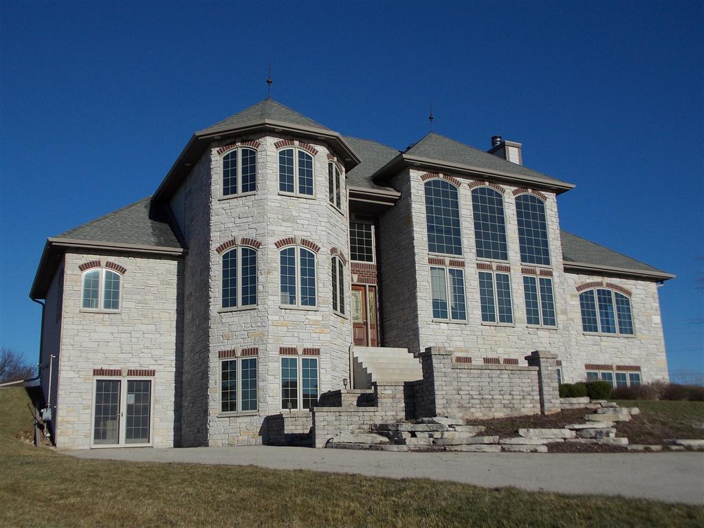 N87W25027 Bay Ct, Lisbon, WI 53089