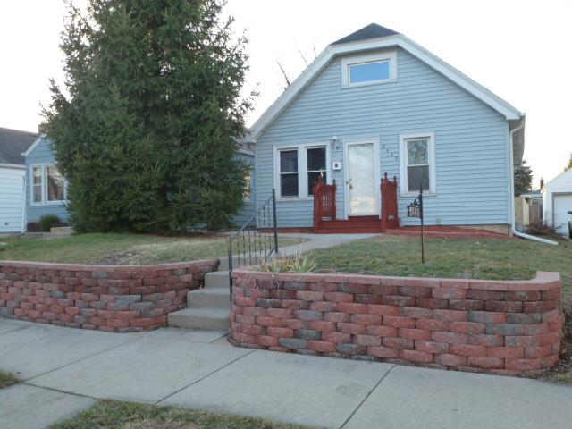 2445 S 74th St, West Allis, WI 53219