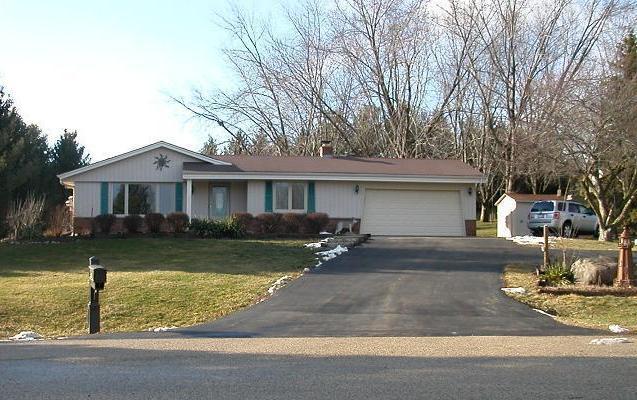 W253S4343 Meadow View Dr., Waukesha, WI 53189
