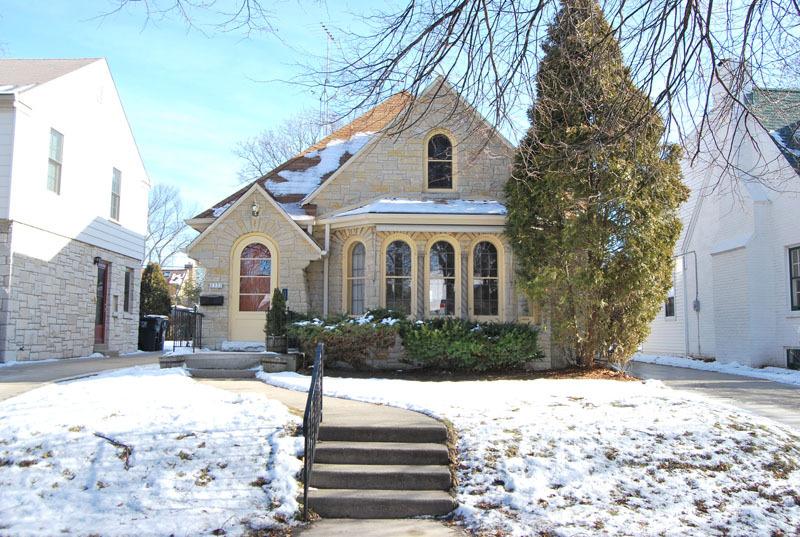 2332 N 83rd St, Wauwatosa, WI 53213