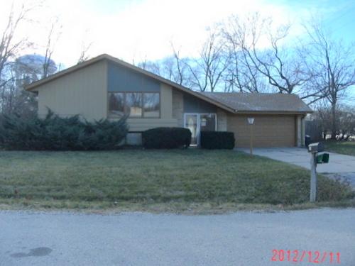 321 W Brentwood Ln, Glendale, WI 53217