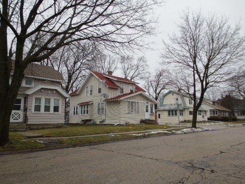 908 Buena Vista, Waukesha, WI 53188