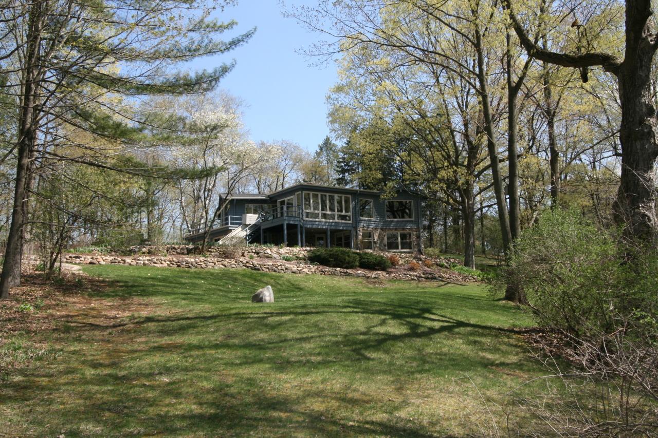 3556 Paradise Dr, West Bend, WI 53095