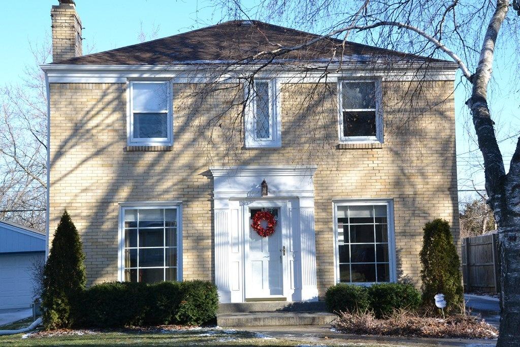 2464 N 114th St, Wauwatosa, WI 53226