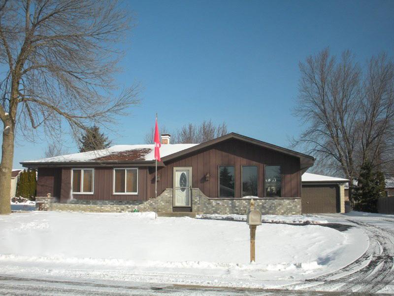 2940 Blue Jay Ct, Caledonia, WI 53402