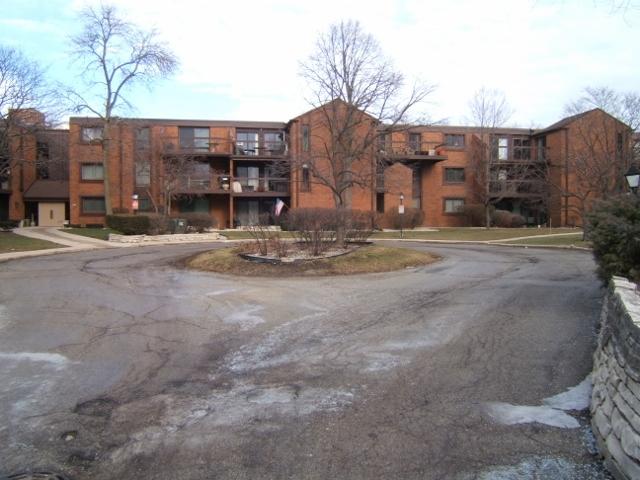 5200 S Tuckaway Blvd. #304A, Greenfield, WI 53221