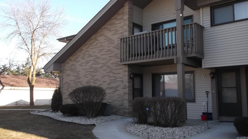 W176N9743 Rivercrest Dr #15, Germantown, WI 53022