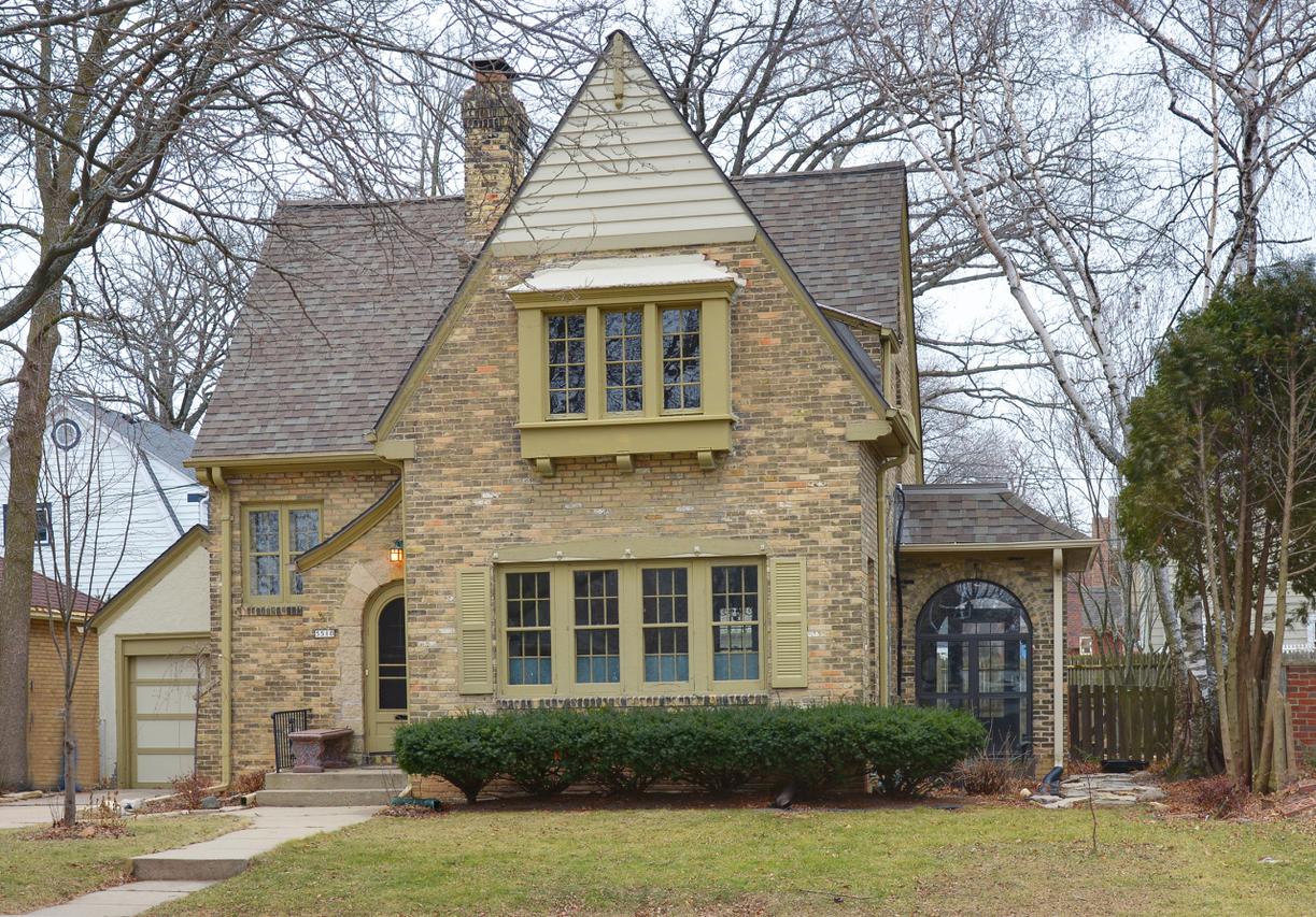 5510 N Danbury Rd, Whitefish Bay, WI 53217