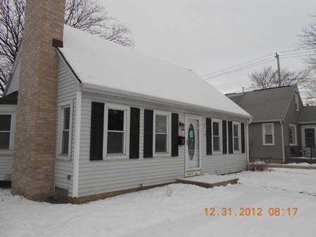 2323 S 98th St, West Allis, WI 53227