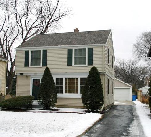 5557 N Lydell Ave, Whitefish Bay, WI 53217