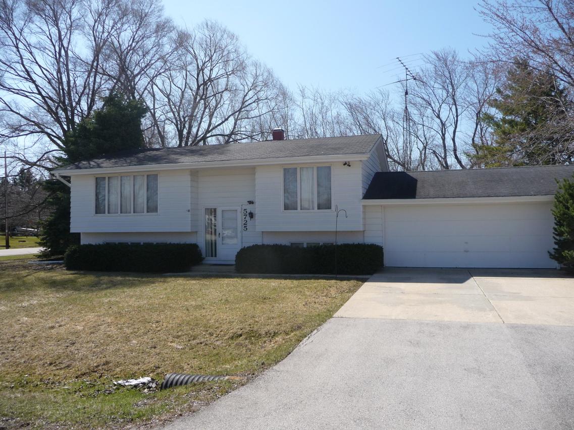 5725 Carriage Hills, Mount Pleasant, WI 53406