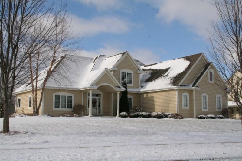 911 River Reserve Dr, Hartland, WI 53029