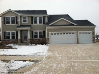 747 Creekwood Ln, West Bend, WI 53095
