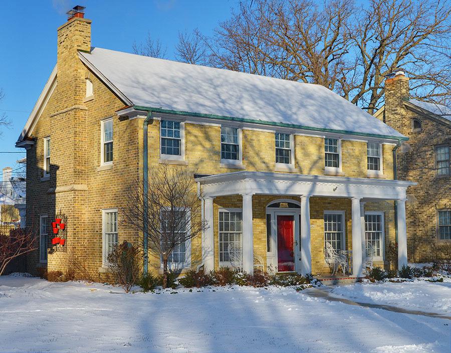 5241 N Hollywood Ave, Whitefish Bay, WI 53217