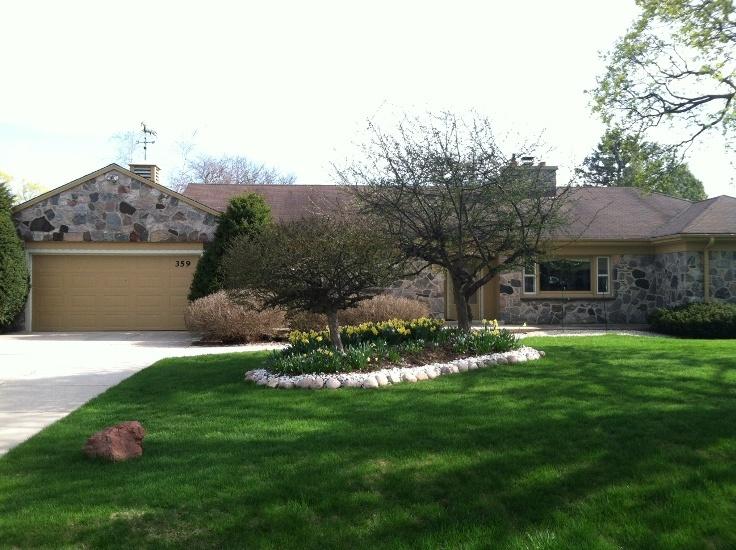 359 Riverview Dr, Thiensville, WI 53092