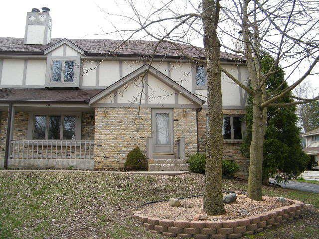 1511 Camden Ct #D, Waukesha, WI 53186