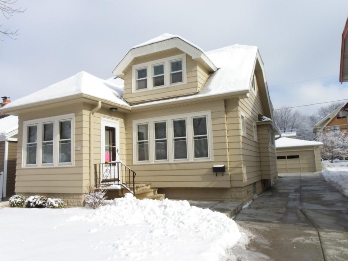 2356 N 85th St, Wauwatosa, WI 53226