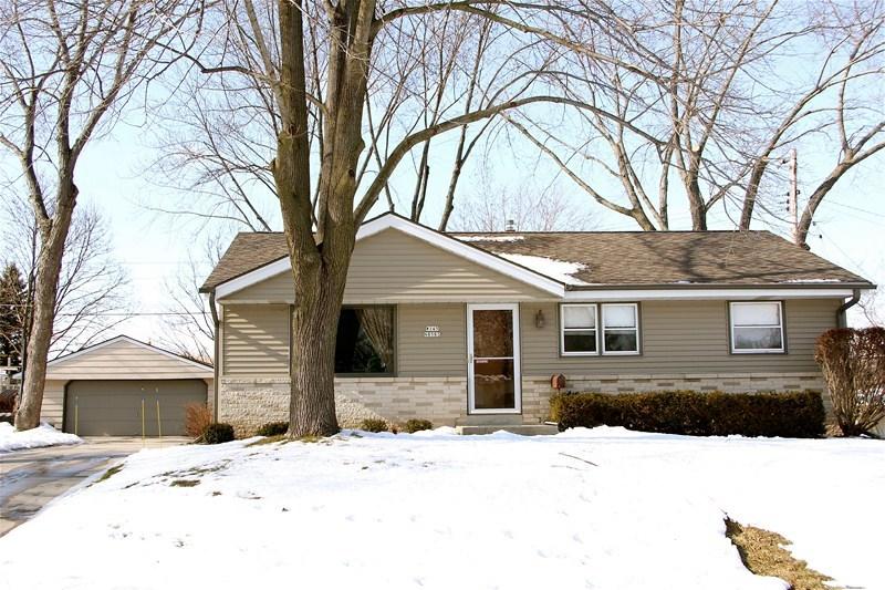 W145N8583 Patricia Pl, Menomonee Falls, WI 53051