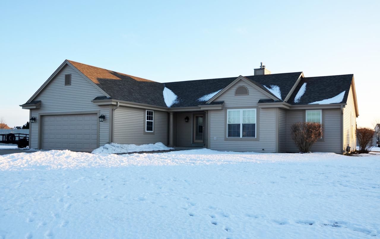 414 Pleasant St, Eagle, WI 53119