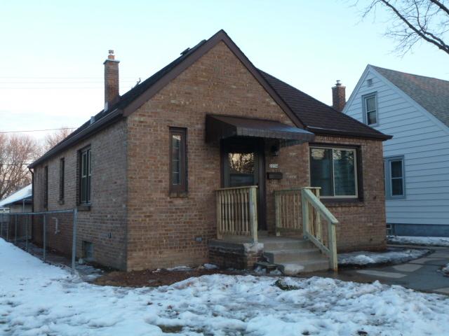 2234 S 65th St, West Allis, WI 53219