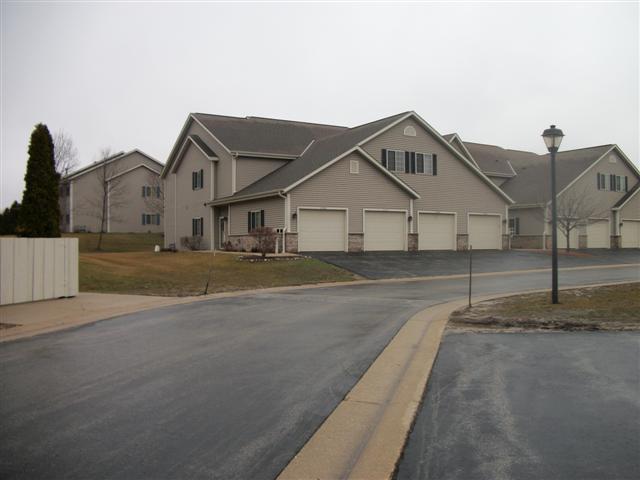 2183 Pine Ridge #C, Grafton, WI 53024