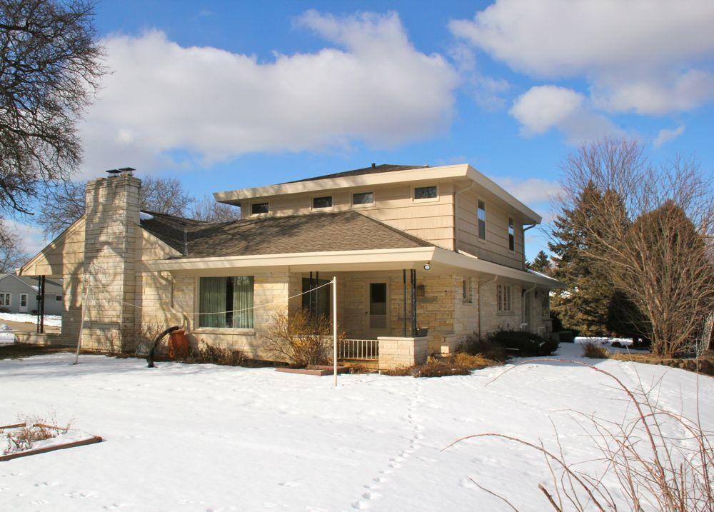 3256 N 105th St., Wauwatosa, WI 53222