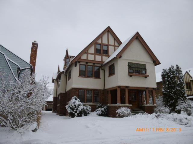 4205 N Stowell Ave #4209, Shorewood, WI 53211