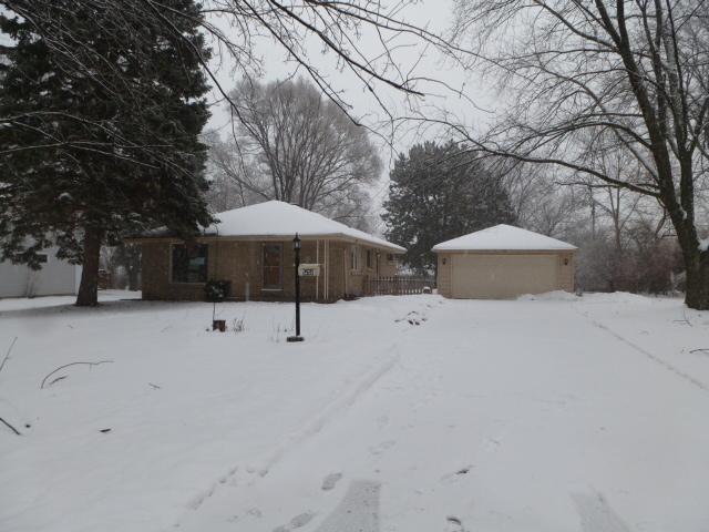 2920 Cottonwood Ct, Brookfield, WI 53005