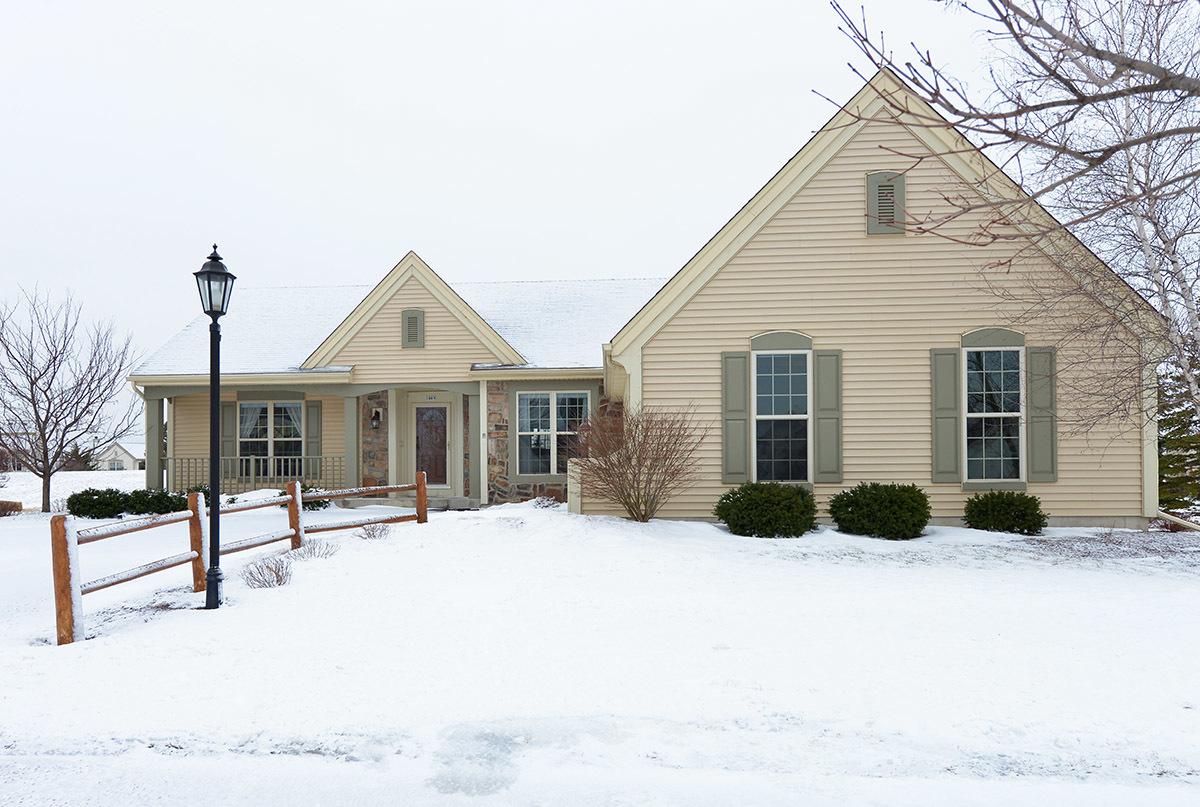 1009 Parkton Dr, Waukesha, WI 53189