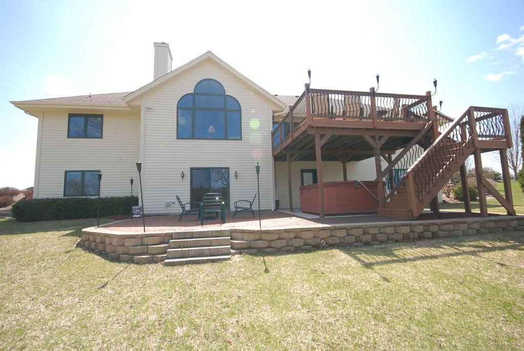 N52W26662 Arrowhead Dr, Lisbon, WI 53072