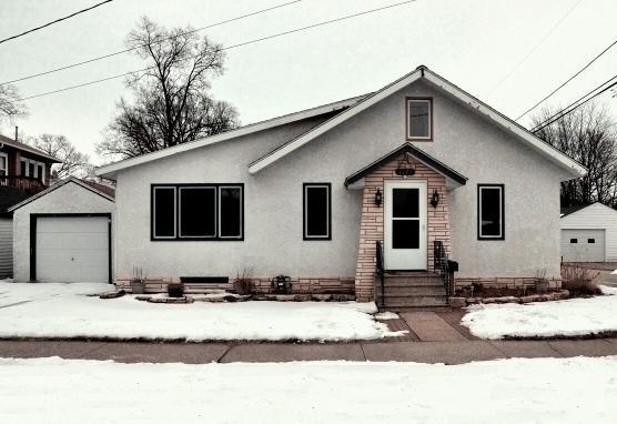 1111 S 15th St, La Crosse, WI 54601