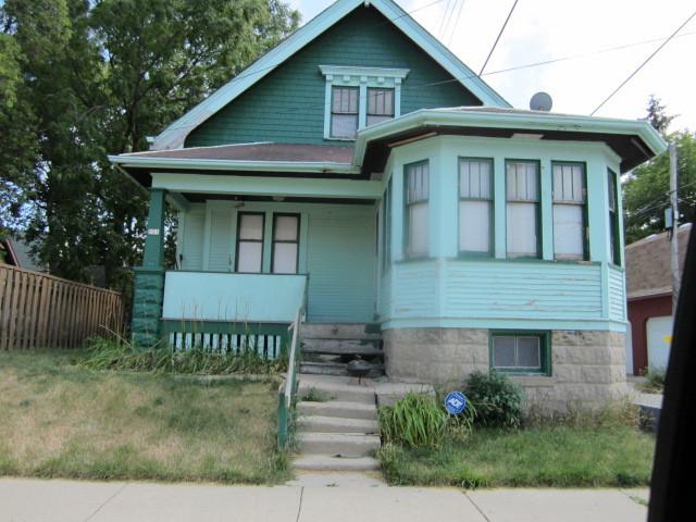 621 E Auer Ave, Milwaukee, WI 53212